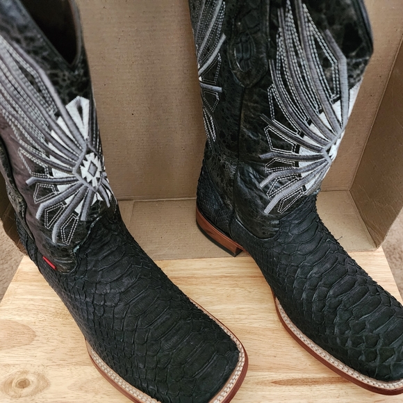 - Custom Python Boots - Picture 4 of 4